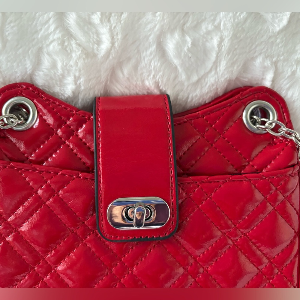Forever 21 Cute Red Crossbody Quilted Faux Patent Leather Chain Handbag NWOT - Picture 2 of 9